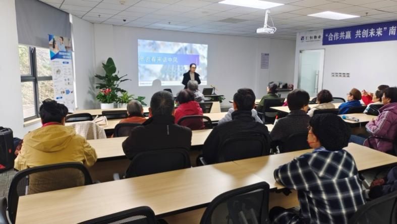 “養(yǎng)老易購(gòu)”平臺(tái)在雙閘街道江灣社區(qū)開展“春季老年病防治講座”