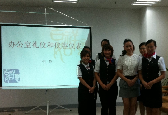 南航廣西:95539呼叫中心進行禮儀培訓(xùn)迎亞運