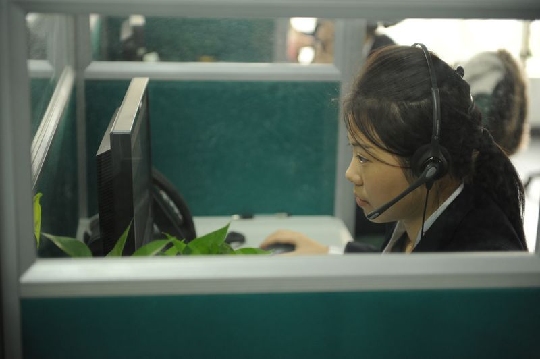 圖2:呼叫中心工作人員正在進(jìn)行實戰(zhàn)演練