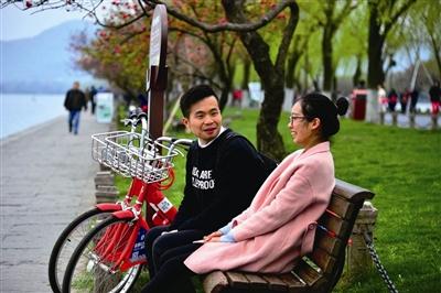 杭州開啟掃碼租車時代 推出雙語服務熱線