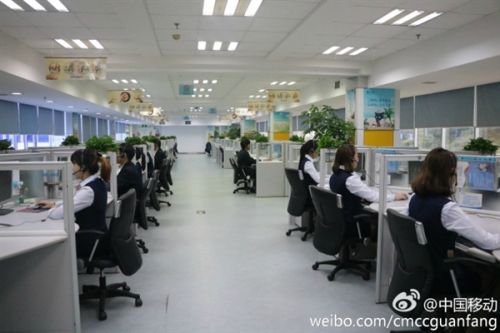 敬業(yè)！中國移動曬高顏值人工客服妹子