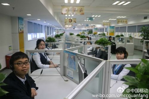 敬業(yè)！中國移動曬高顏值人工客服妹子
